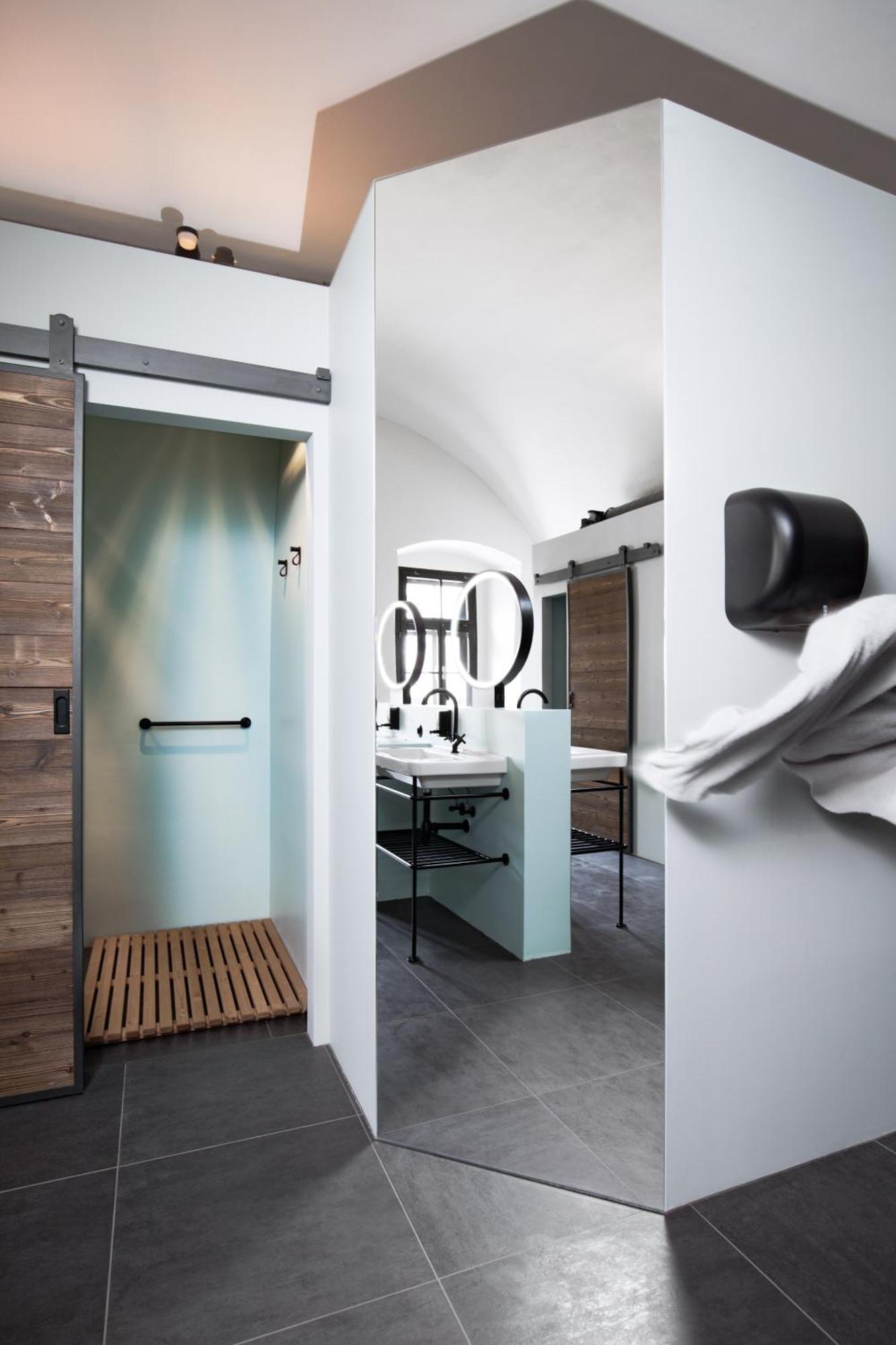 Long Story Short Hostel&Café Olomouc Esterno foto