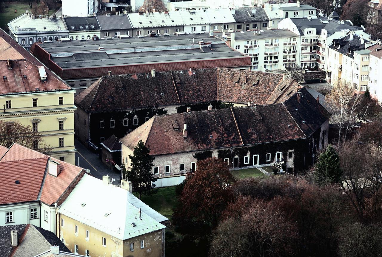 Long Story Short Hostel&Café Olomouc Esterno foto