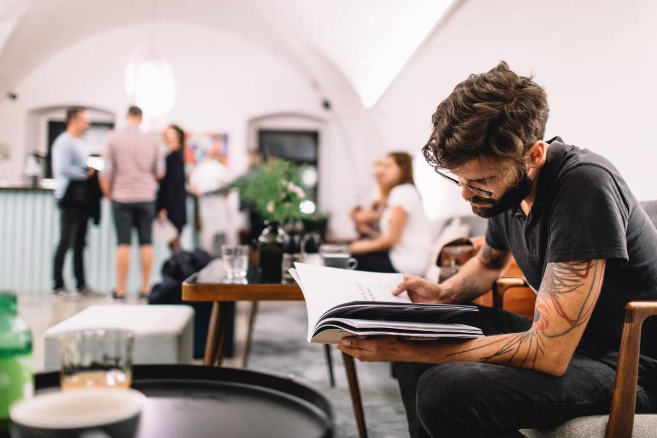 Long Story Short Hostel&Café Olomouc Esterno foto