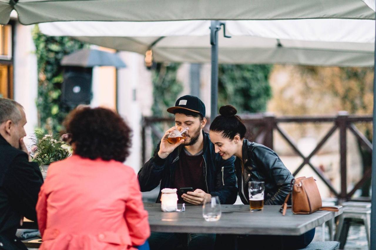 Long Story Short Hostel&Café Olomouc Esterno foto