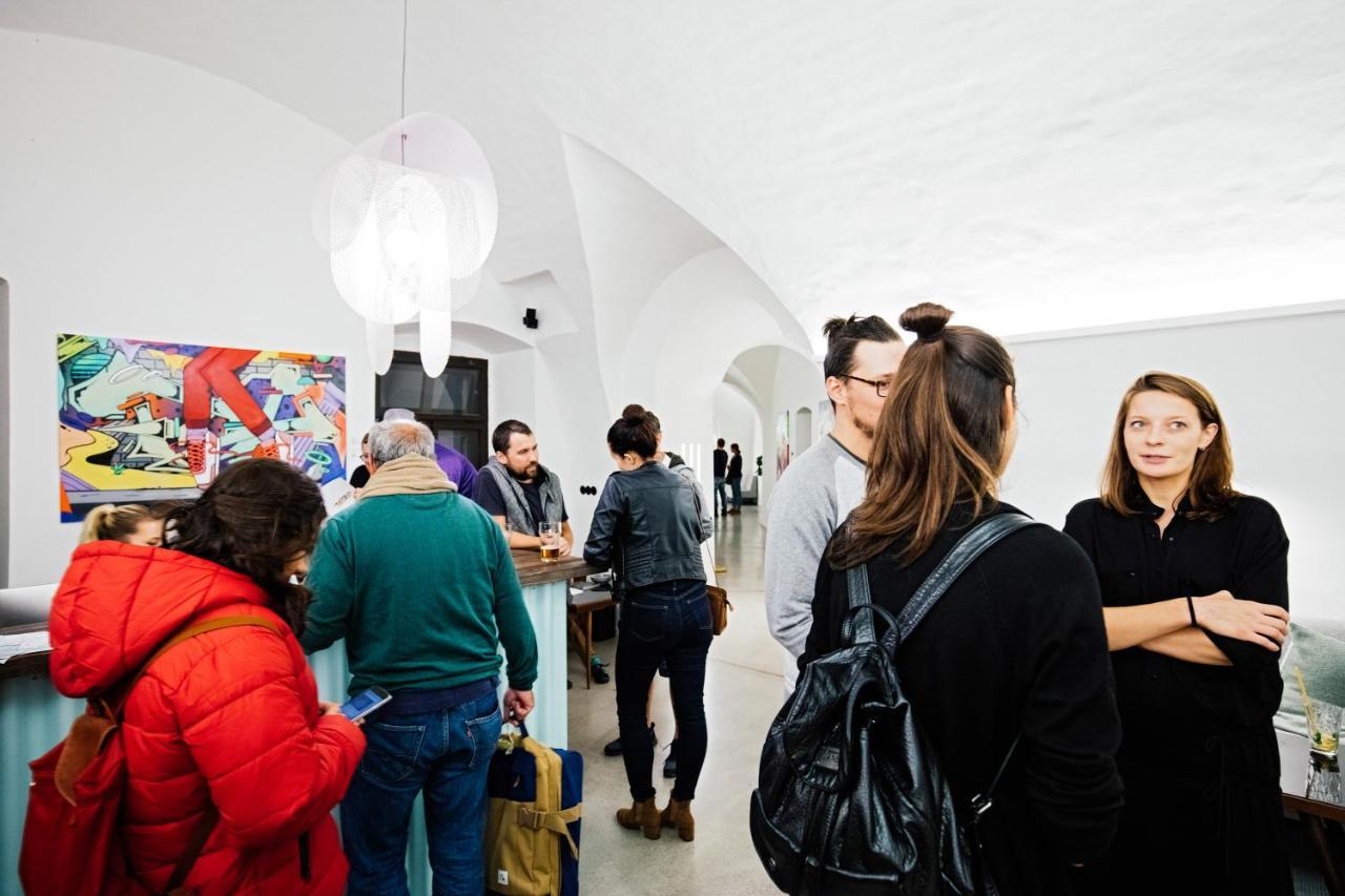 Long Story Short Hostel&Café Olomouc Esterno foto