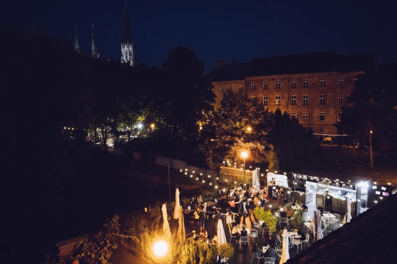 Long Story Short Hostel&Café Olomouc Esterno foto