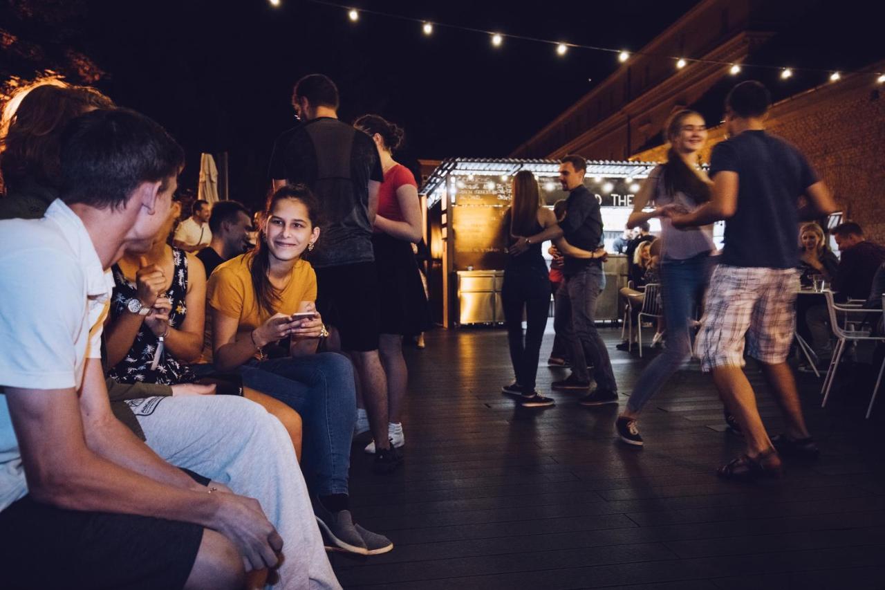 Long Story Short Hostel&Café Olomouc Esterno foto